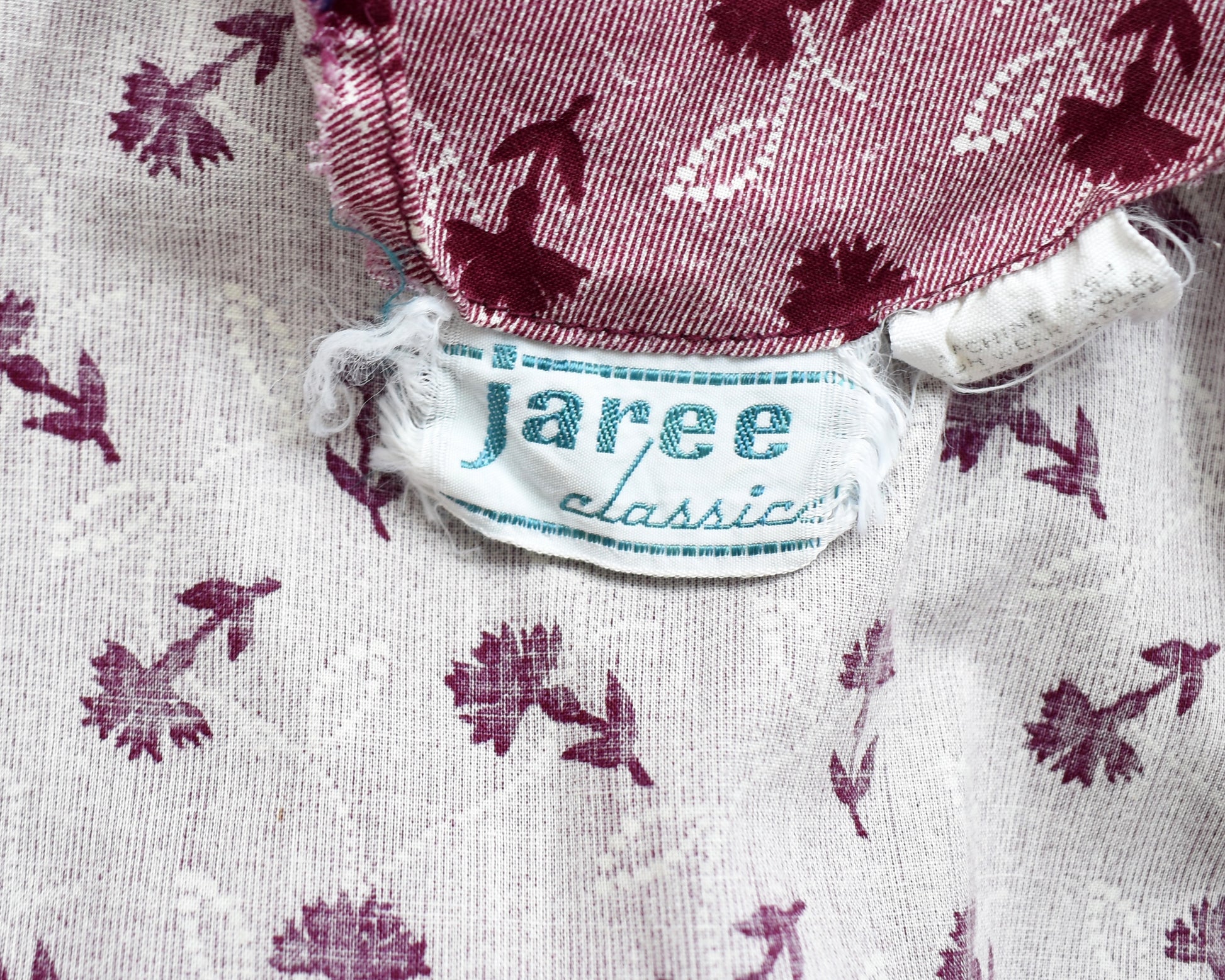 Close up of the tag which says jaree classics
