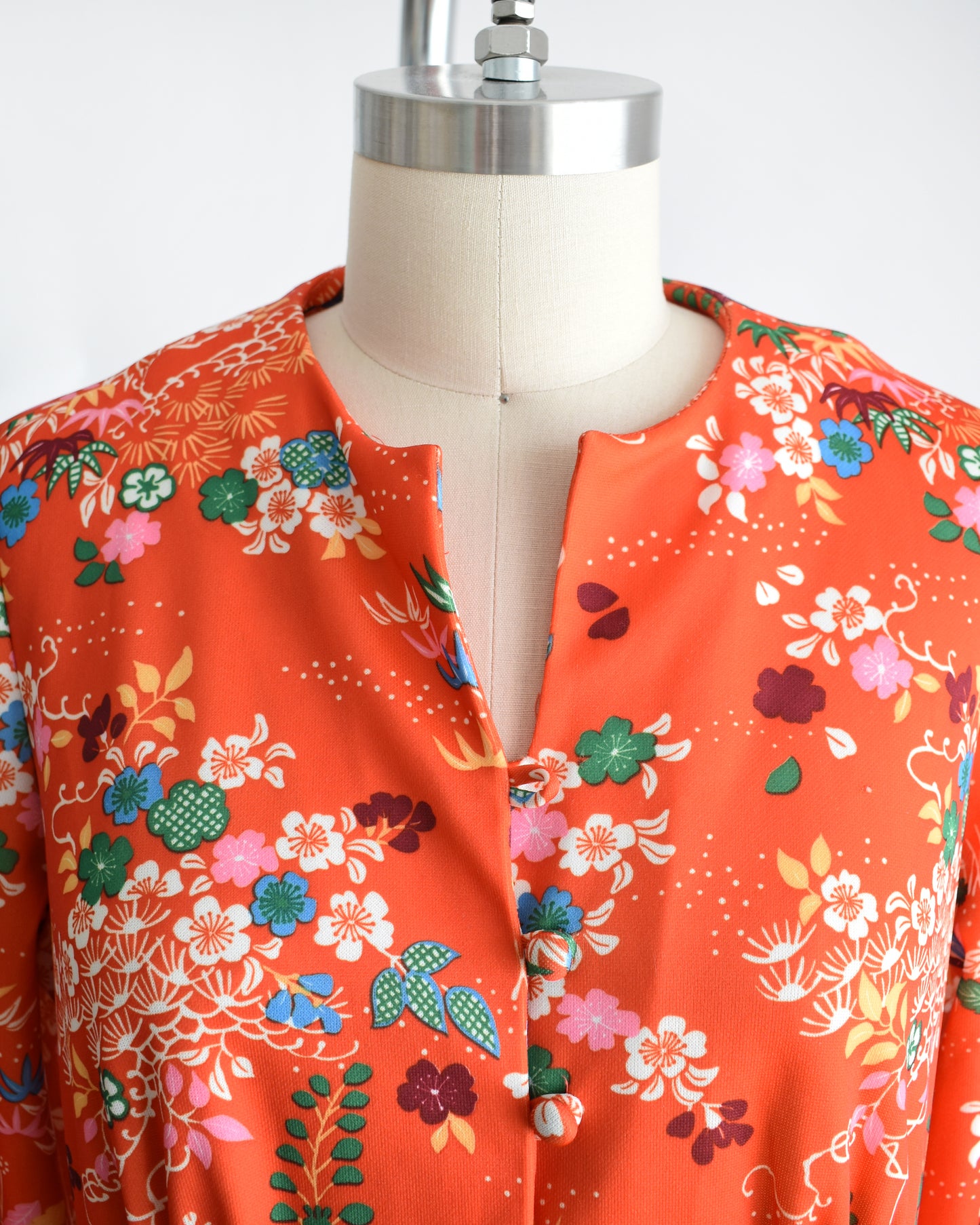Close up of the notched neckline. The top button is missing, but doesn't affect the wear.