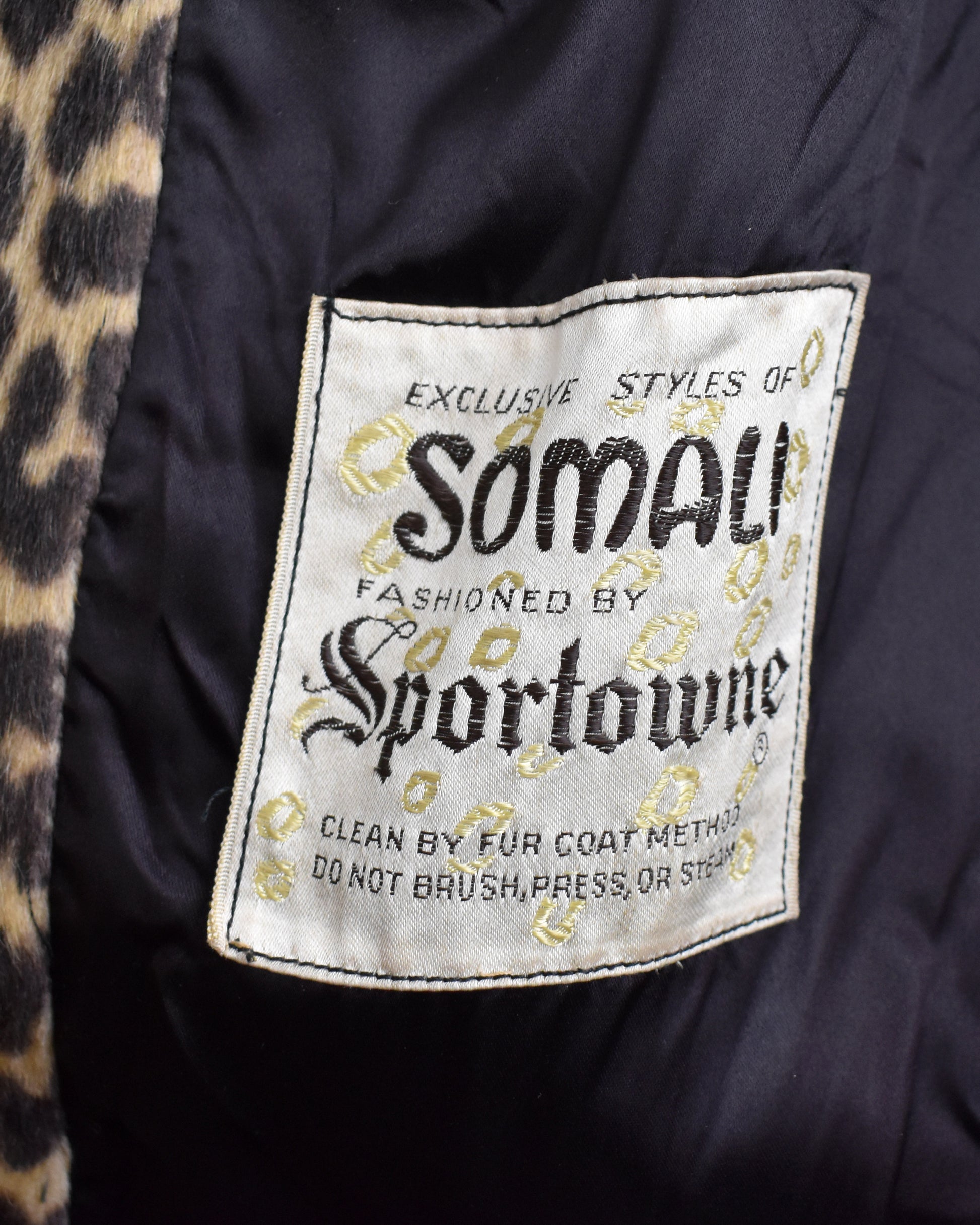 Close up of the inside tag that says Exclusive Styles of Somali Fashioned by Sportowne