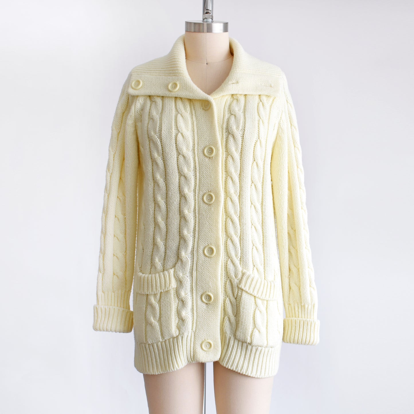 Vintage 1970s Cream Cable Knit Cardigan Sweater | medium/medium large