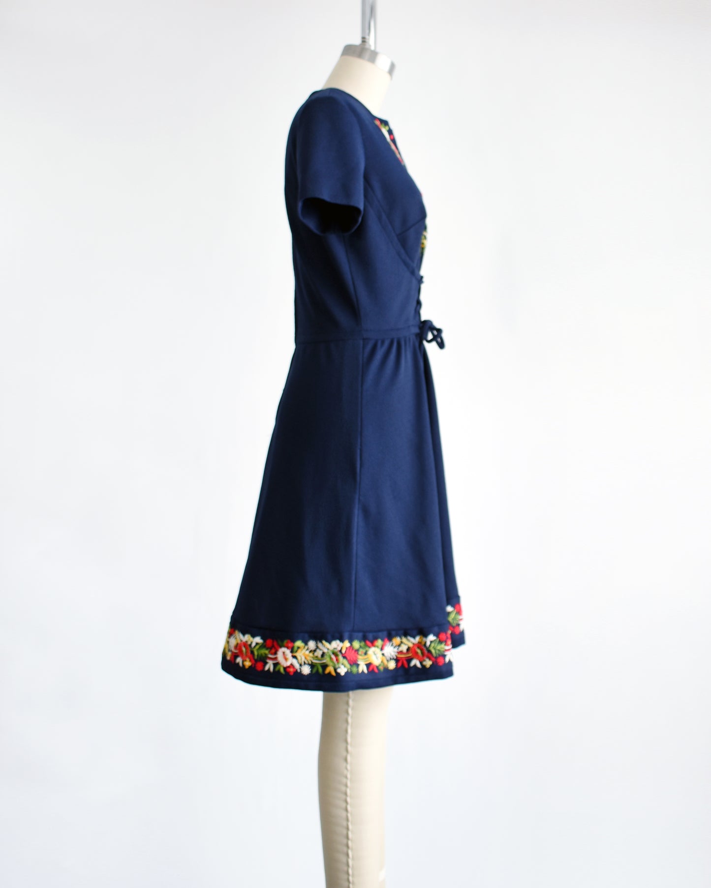 Vintage 1960s Floral Embroidered Folk Dress | small