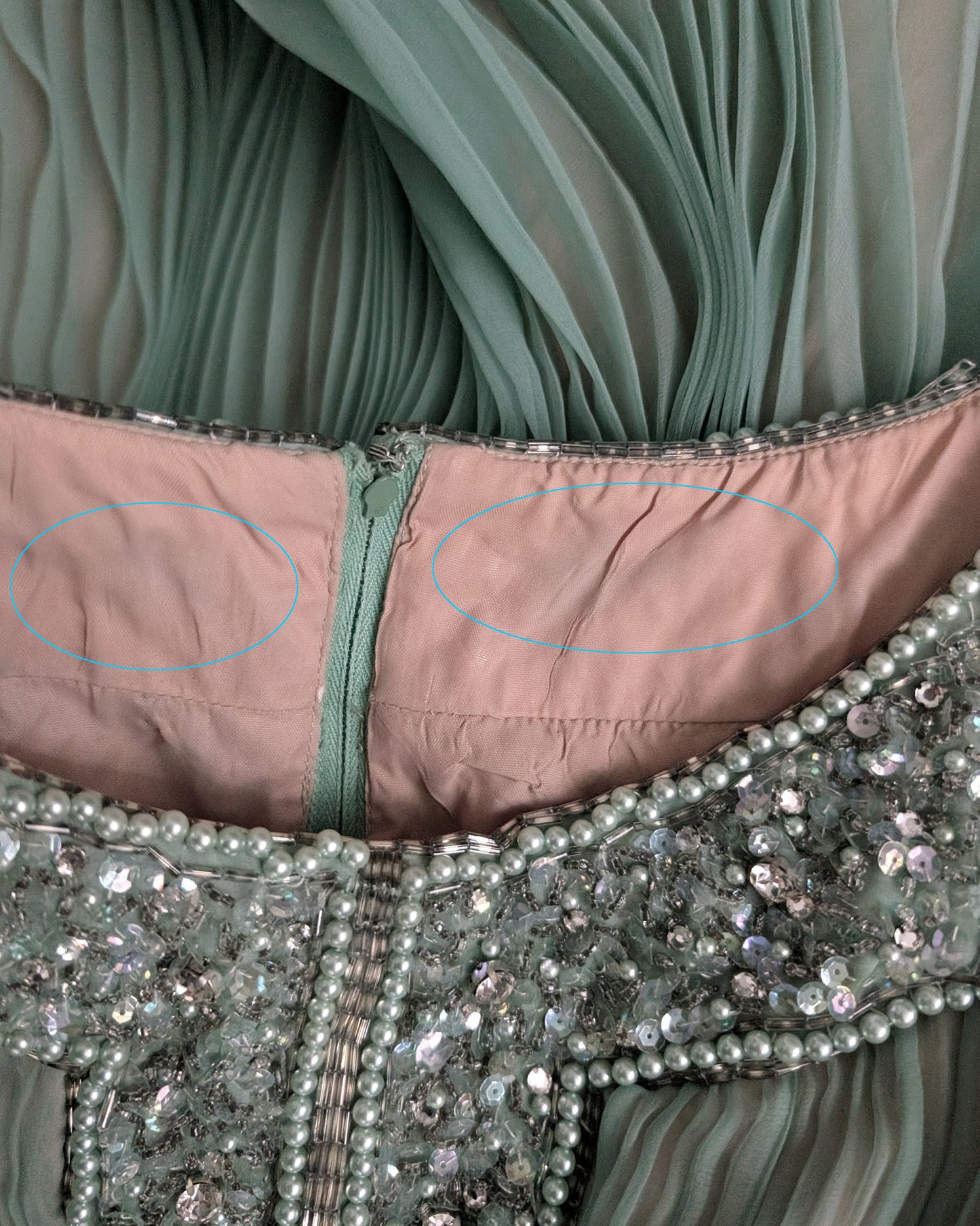 close up of the inside collar that shows some color bleeding