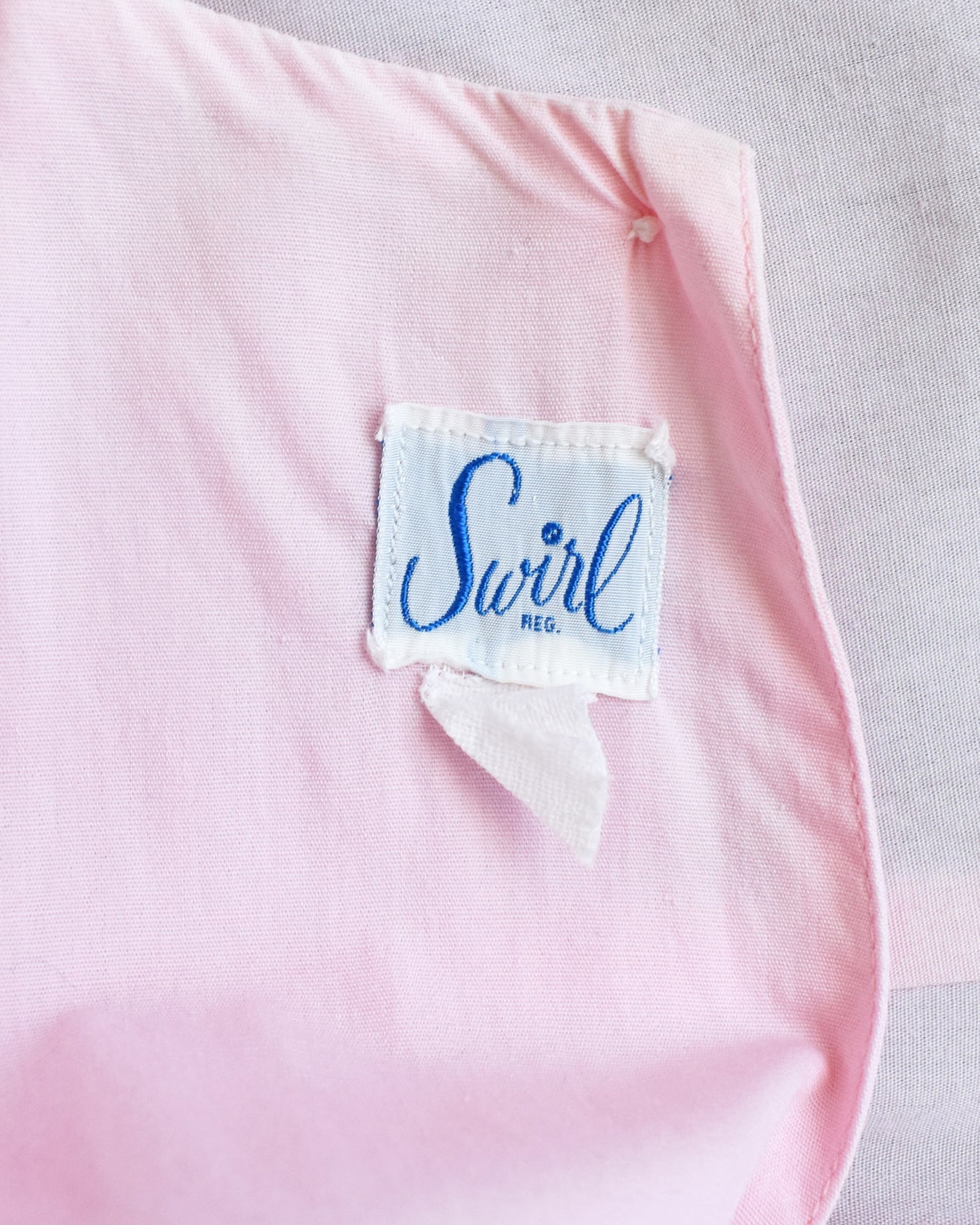 close up of the tag which says Swirl