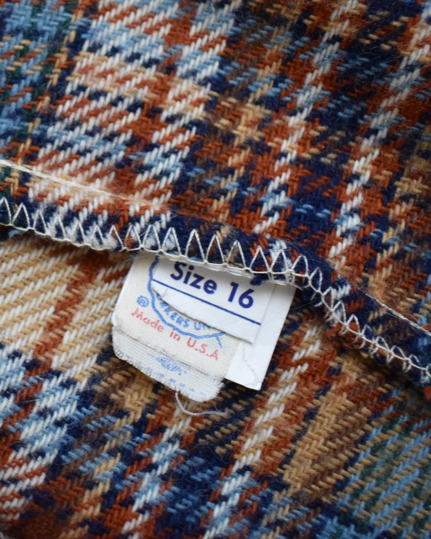 close up of the size tag and ILGWU tag