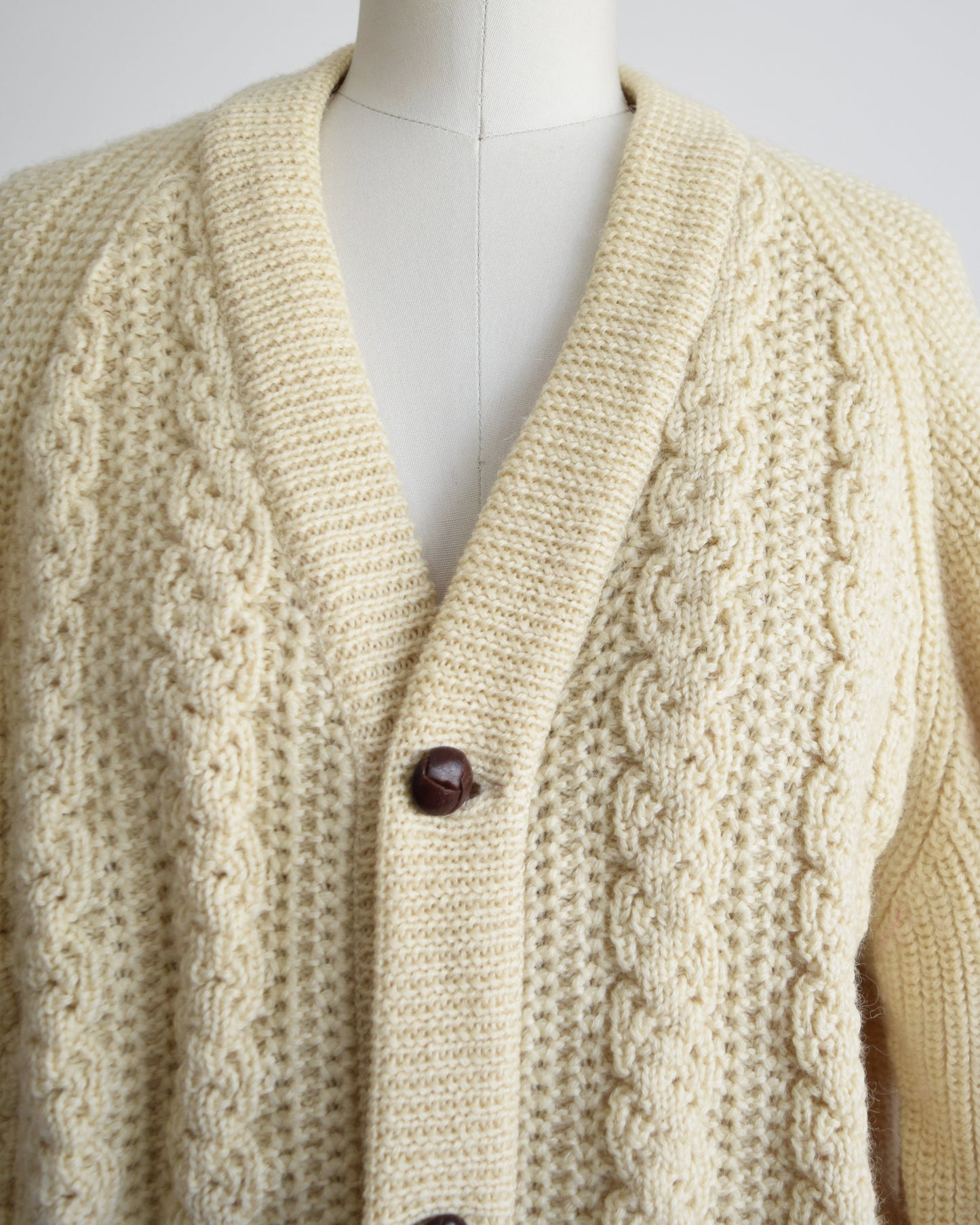 Close up of the cable knit detail