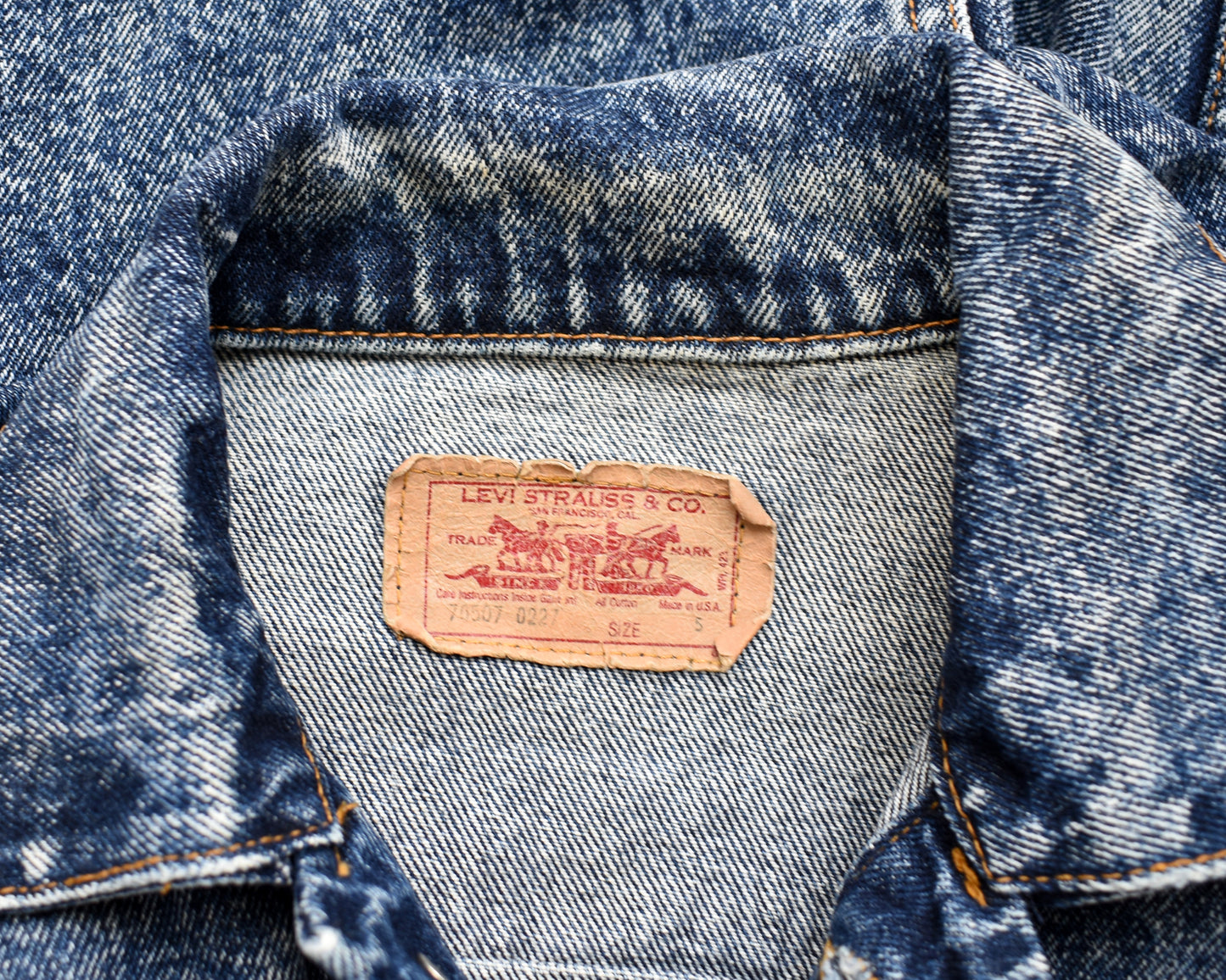 Close up of the tag which says Levis Strauss & Co, along with the numbers 70507-0227