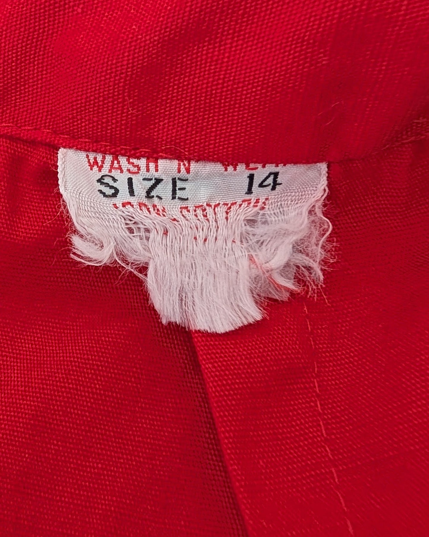 close up of the frayed Wash N' Wear tag