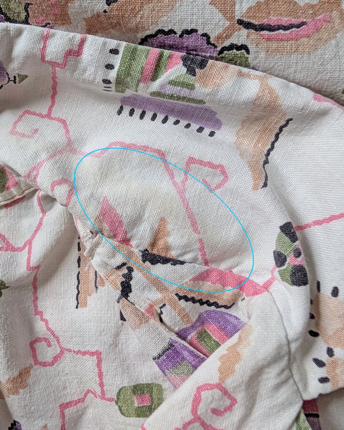 close up of the collar which shows a faint discolored spot on the inside on a vintage 1950s Tiana Pittelle short-sleeve Hawaiian aloha shirt