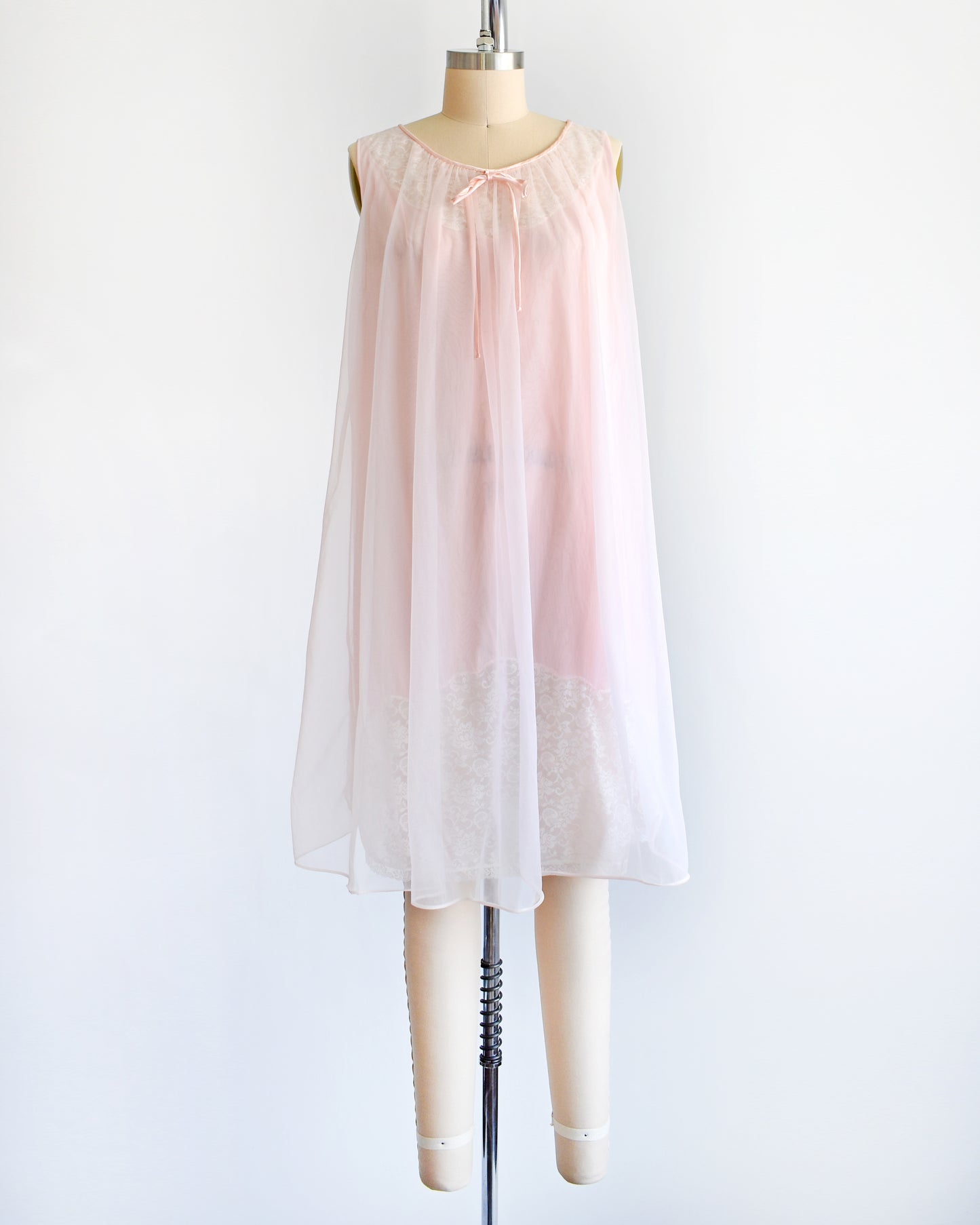 vintage 1960s pink chiffon lace nigtgown by Evette Lingerie