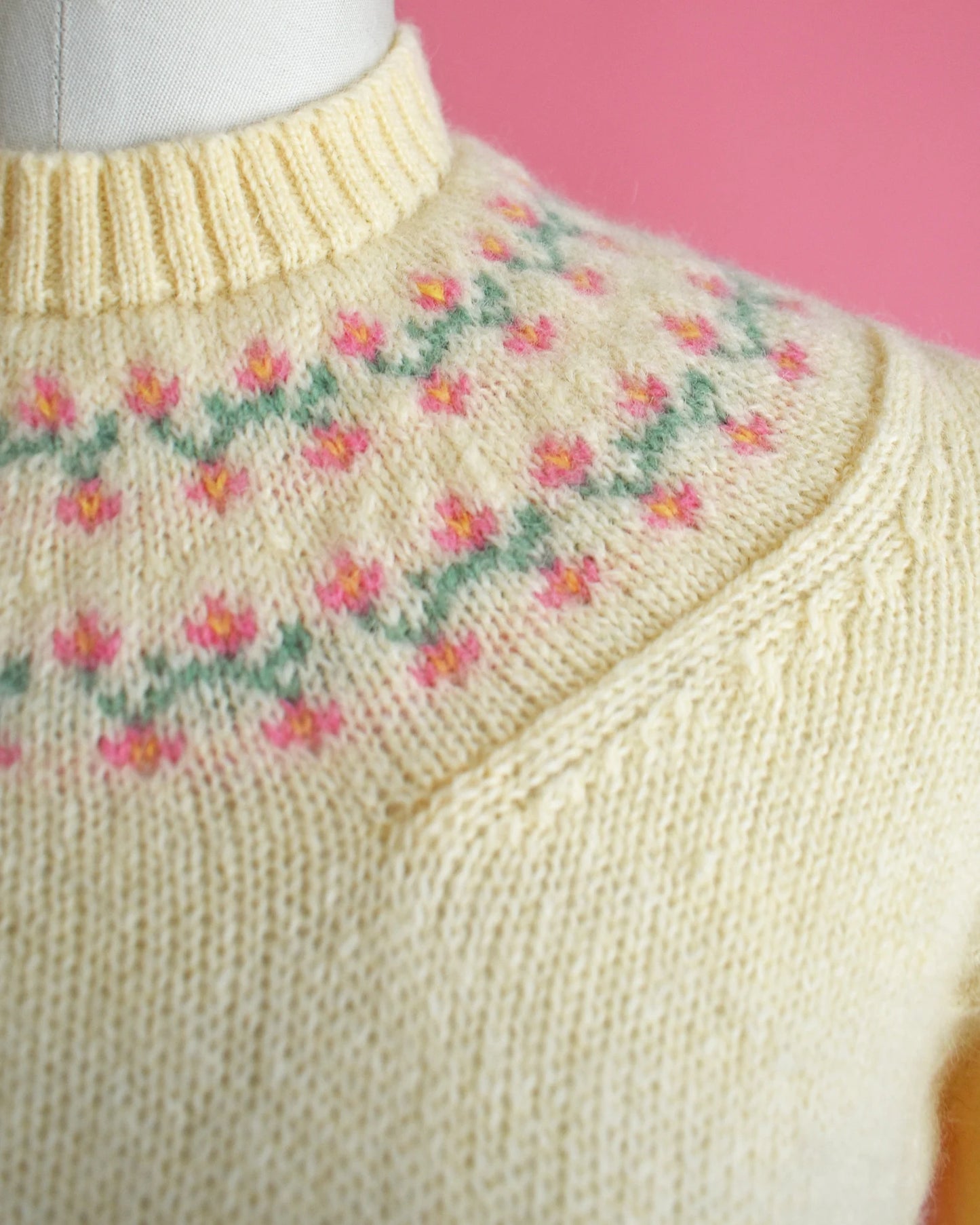 Close up of the pink flowers around the collar