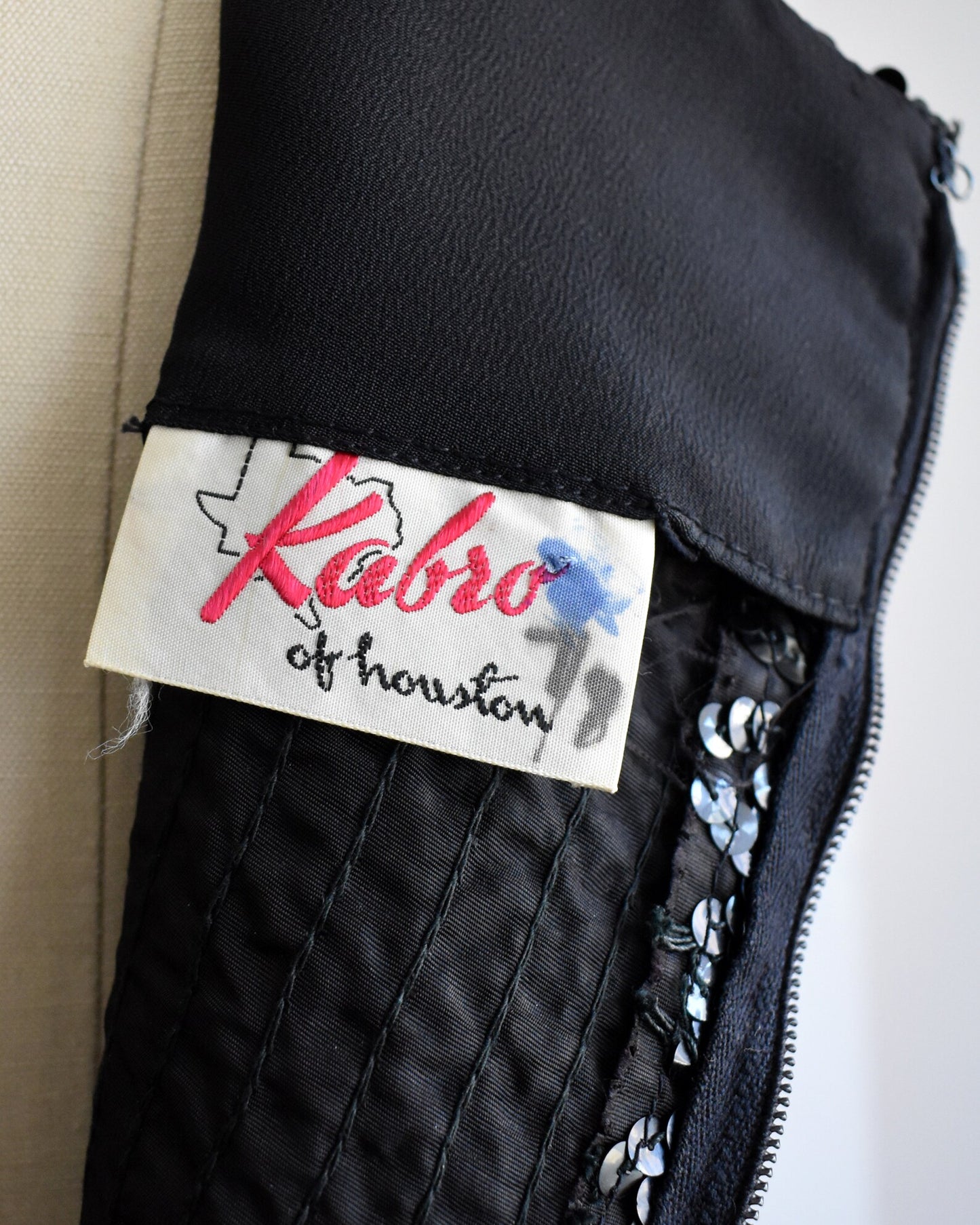 Close of the tag that says Kabro of houston