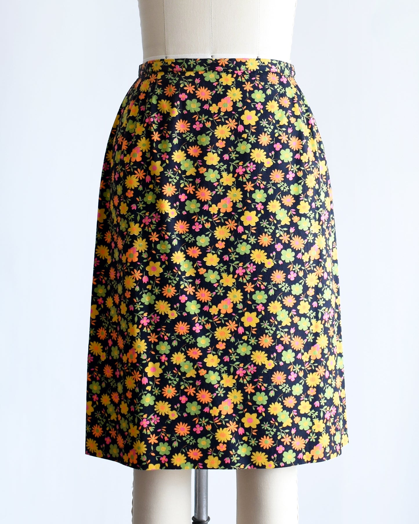 a vintage 1960s/1970s matching floral  skirt on a mannequin against a white background