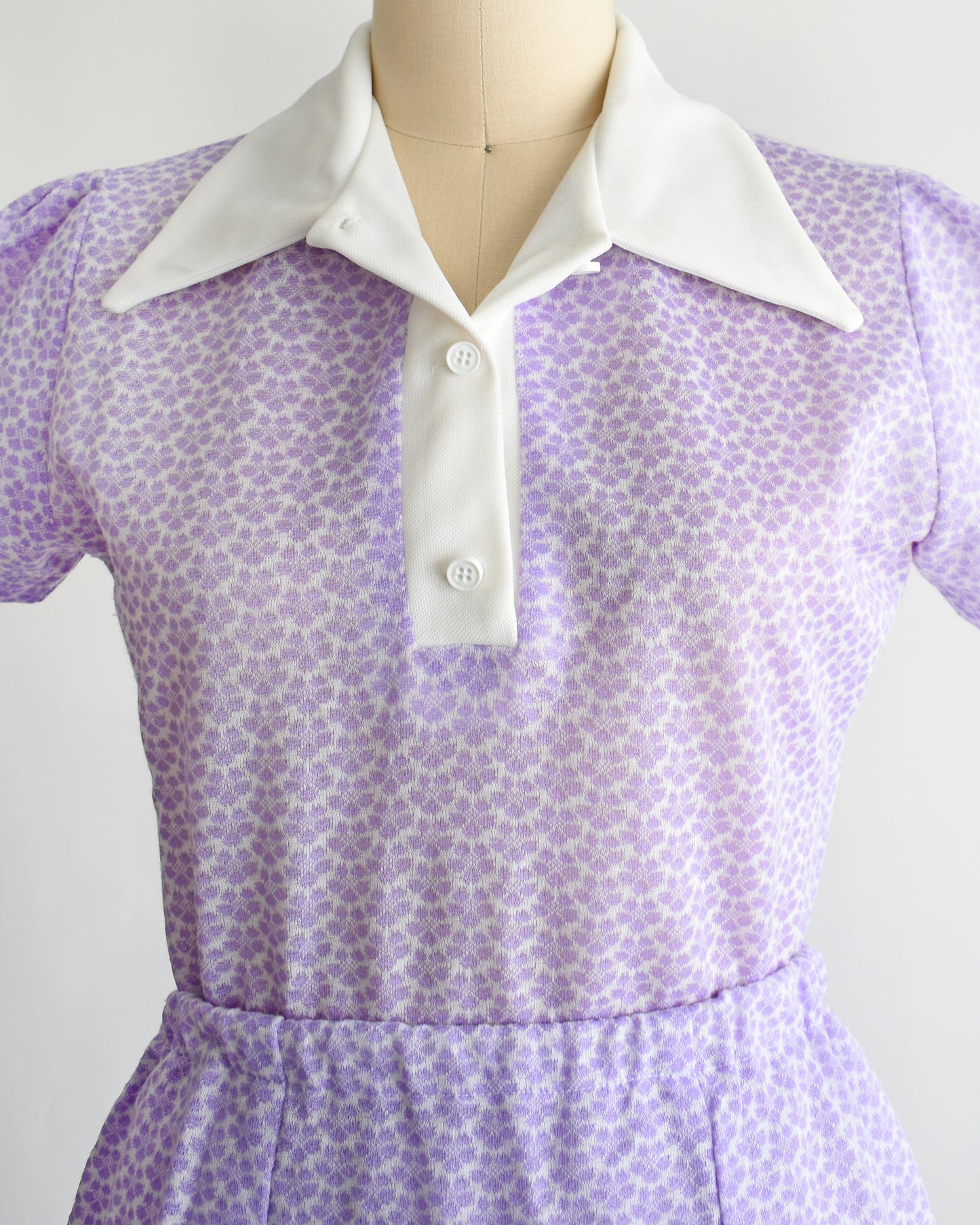 close up of the bodice of the blouse which shows the floral print and white collar