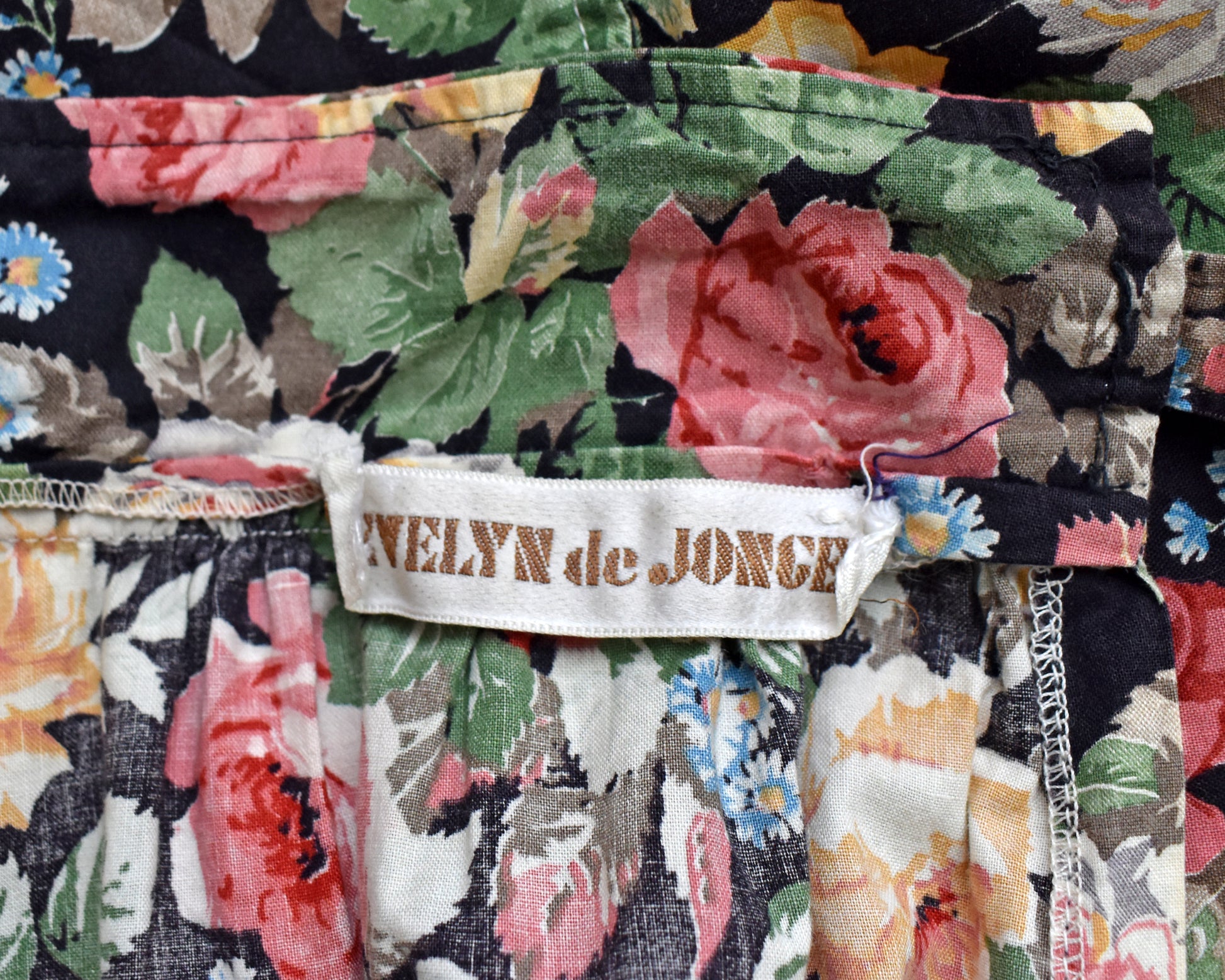 close up of the tag that says Evelyn De Jonge