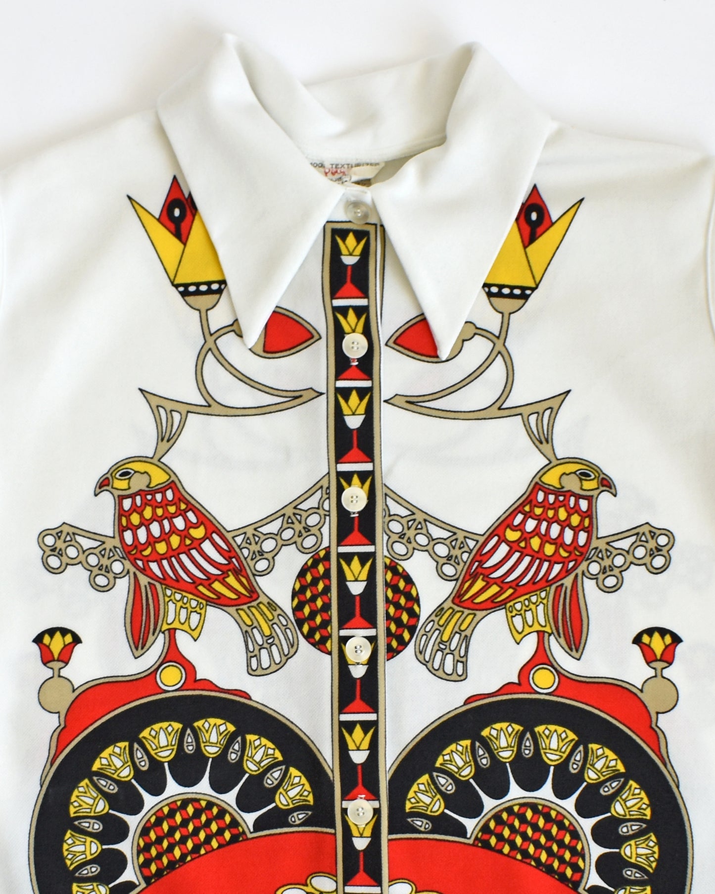 close up of the collar