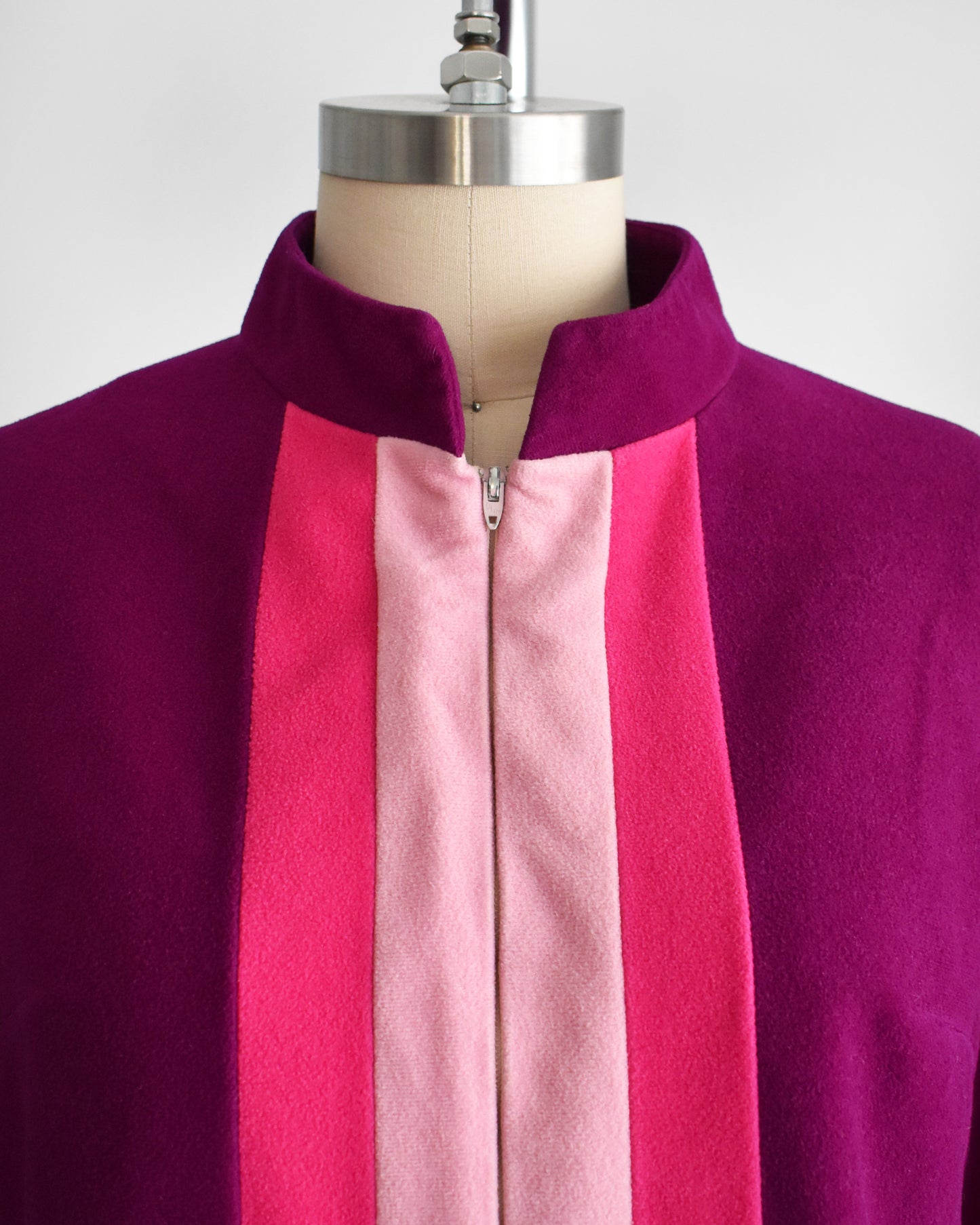 close up of the collar of a vintage 1970s deep magenta and pink Vanity Fair robe on a mannequin against a white background