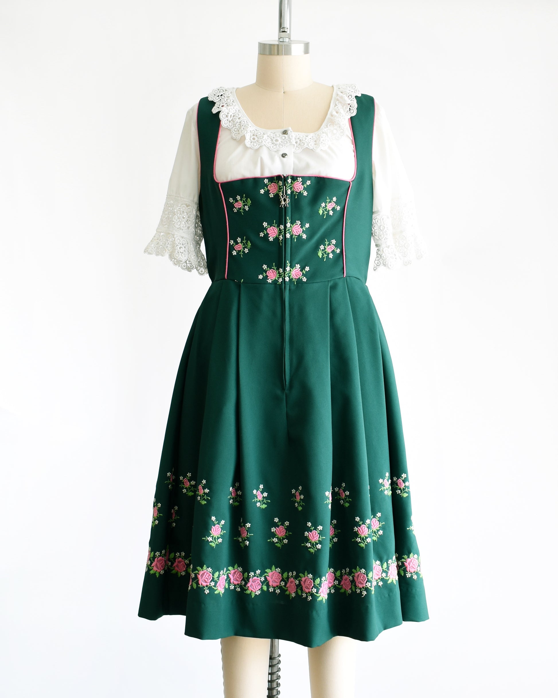 Vintage Oktoberfest Dirndl Dress by Licht Trachtenhaus Vintage Oktoberfest Dirndl Dress by Licht Trachtenhaus
