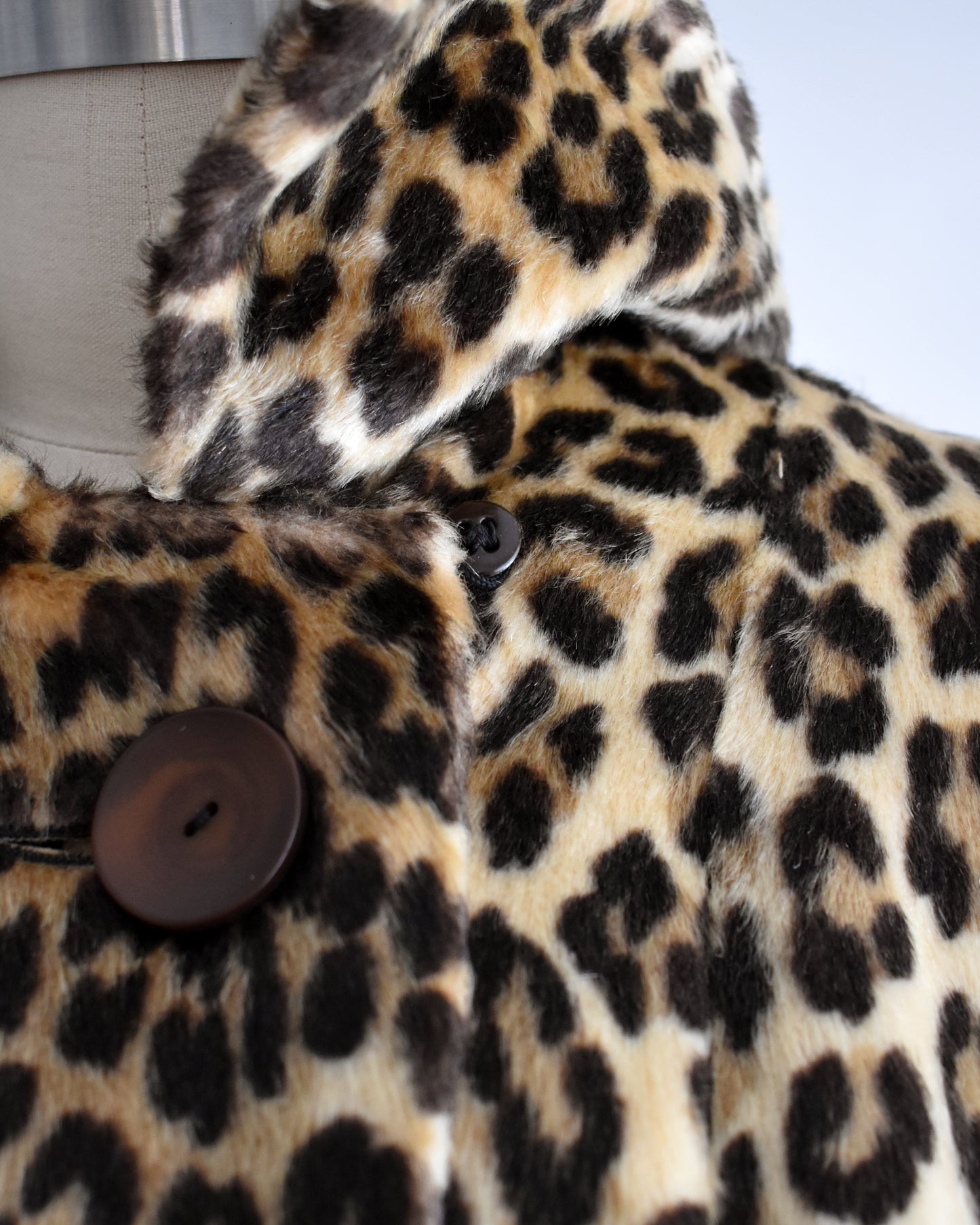 close up of the hidden top button under the collar.