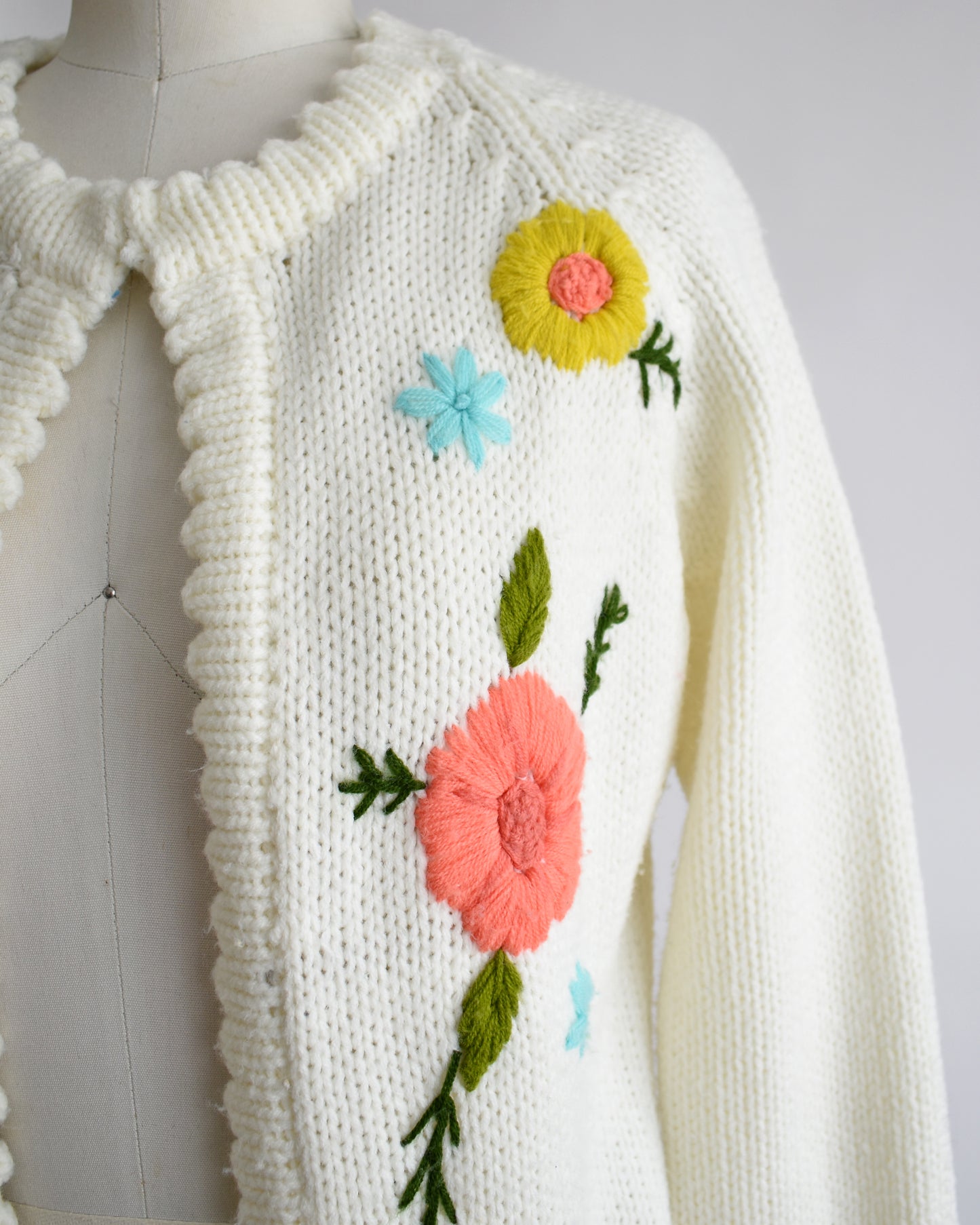 Vintage 1970s Floral Embroidered Cardigan | small