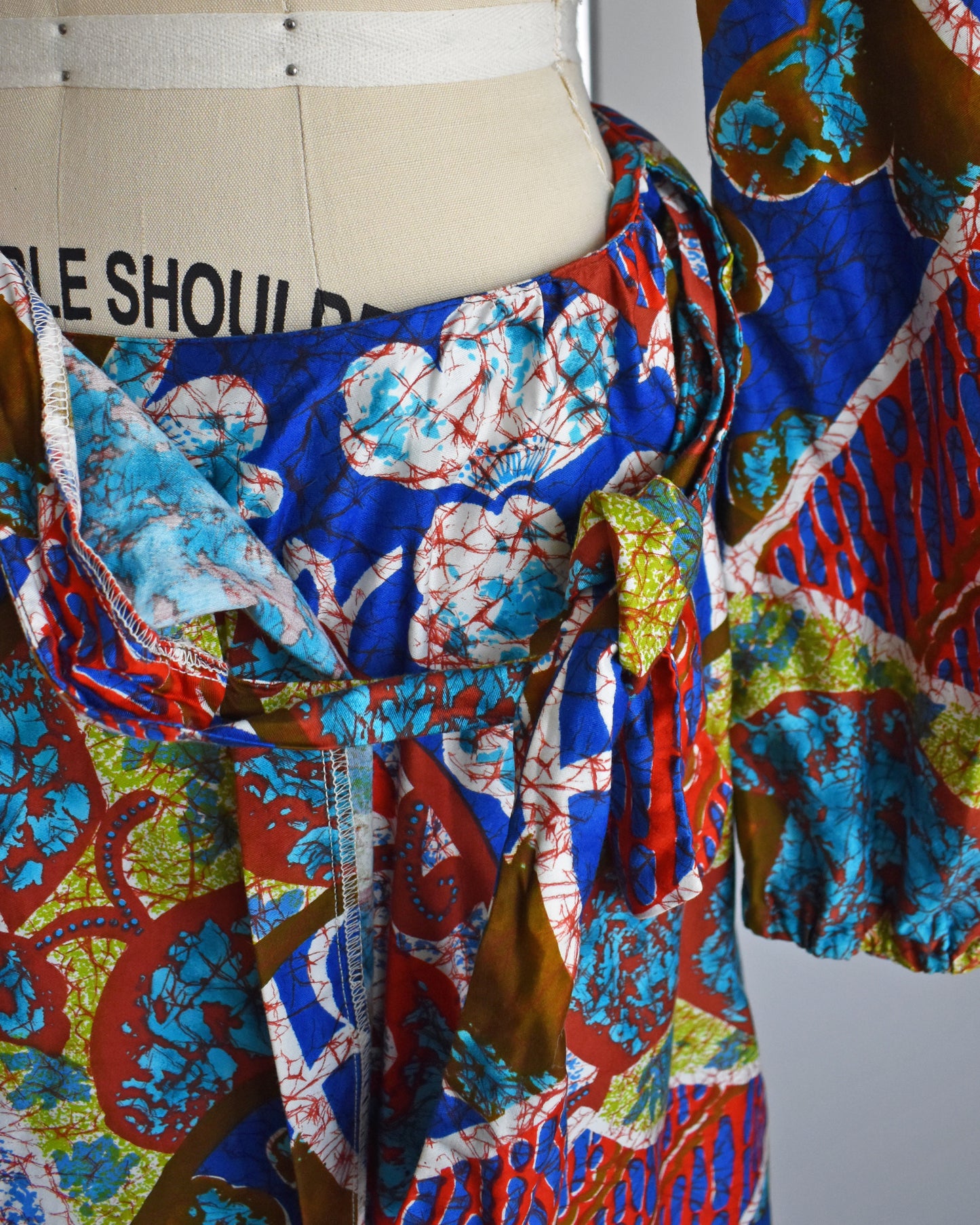 close up of the tied waist on the skirt of a a vintage 1960s/1970s Hawaiian two piece crop top and maxi skirt set by Kahala. 