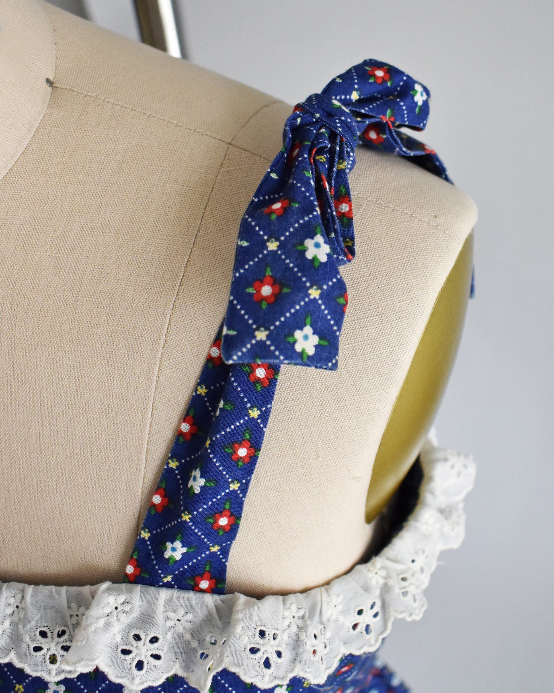 close up of the tied shoulders