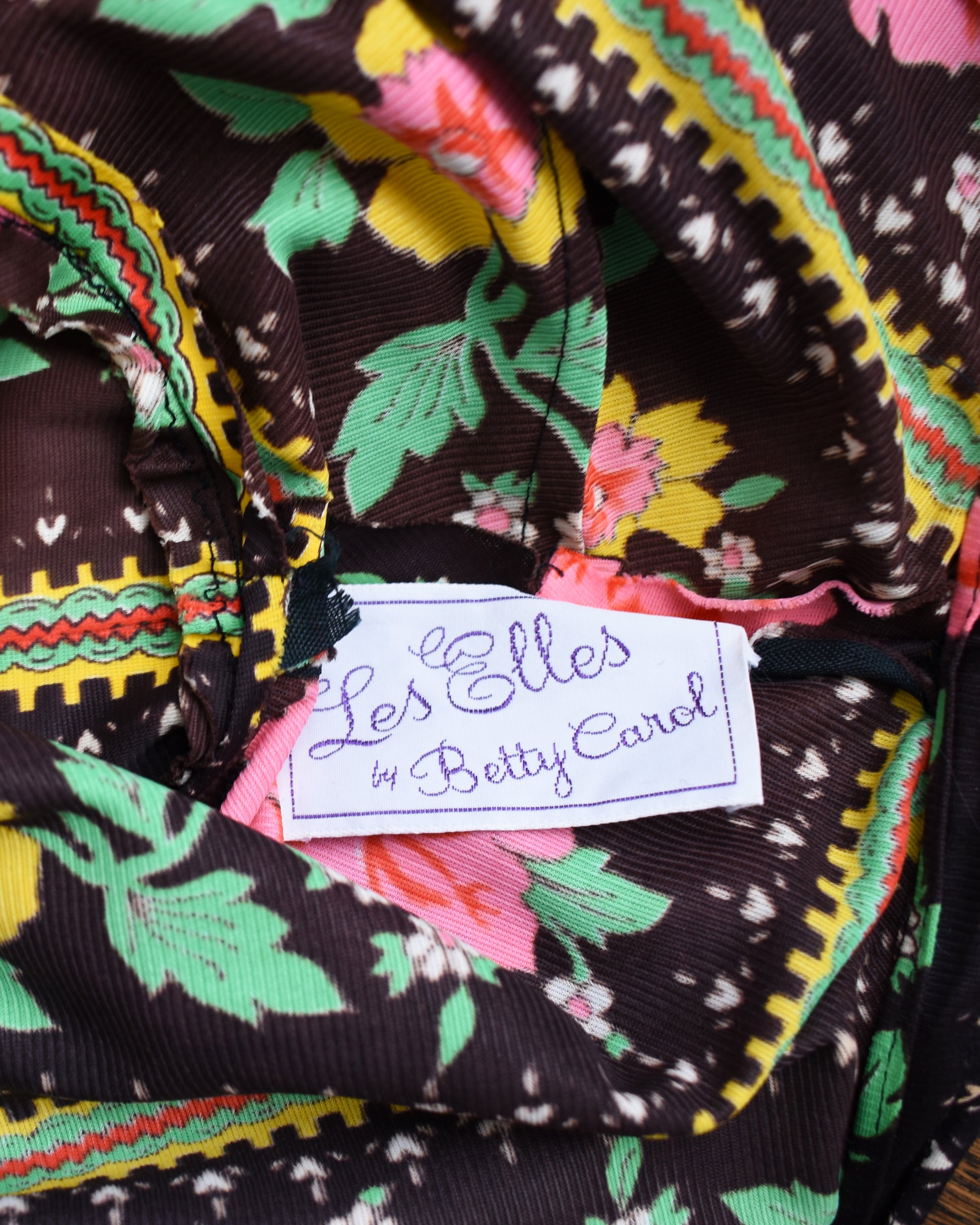 close up of the tag that says Les Elles by Betty Carol