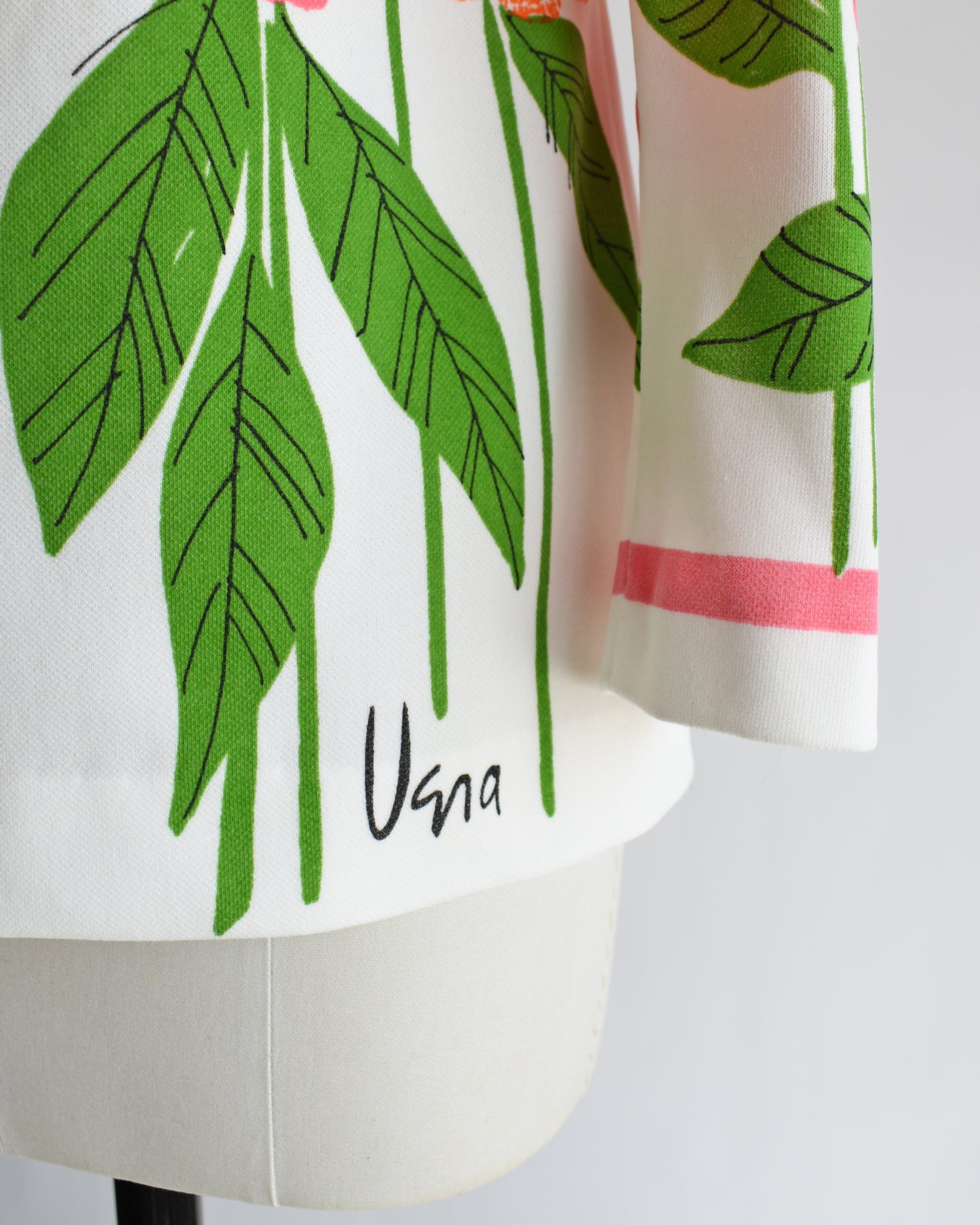 close up of the Vera logo and print