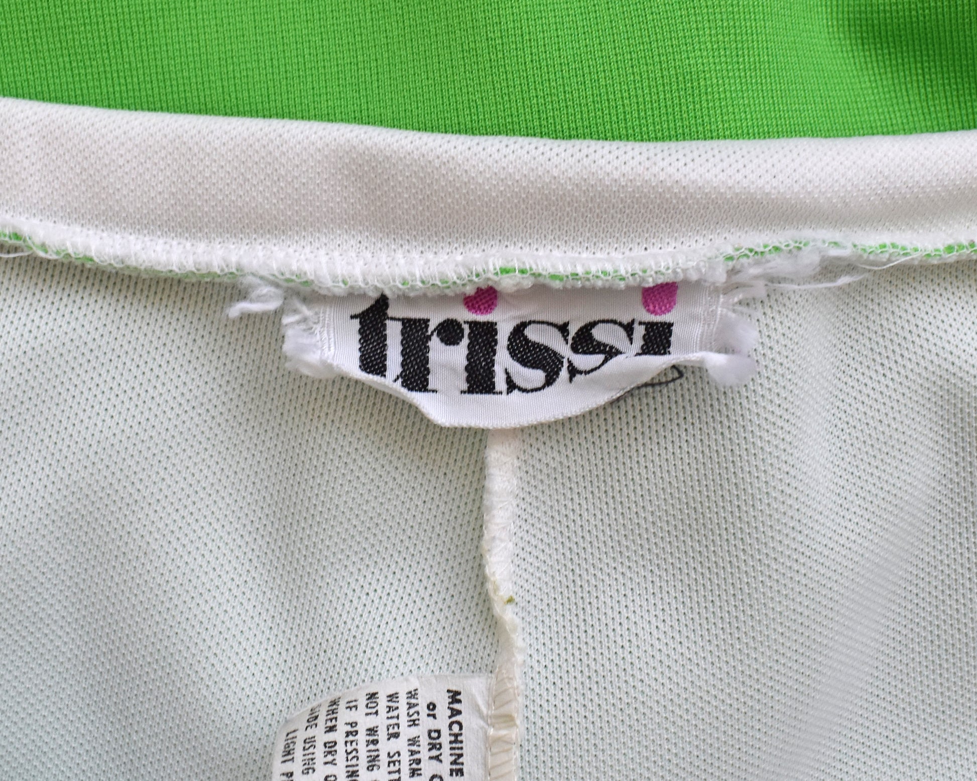 close up of the tag which says trissi