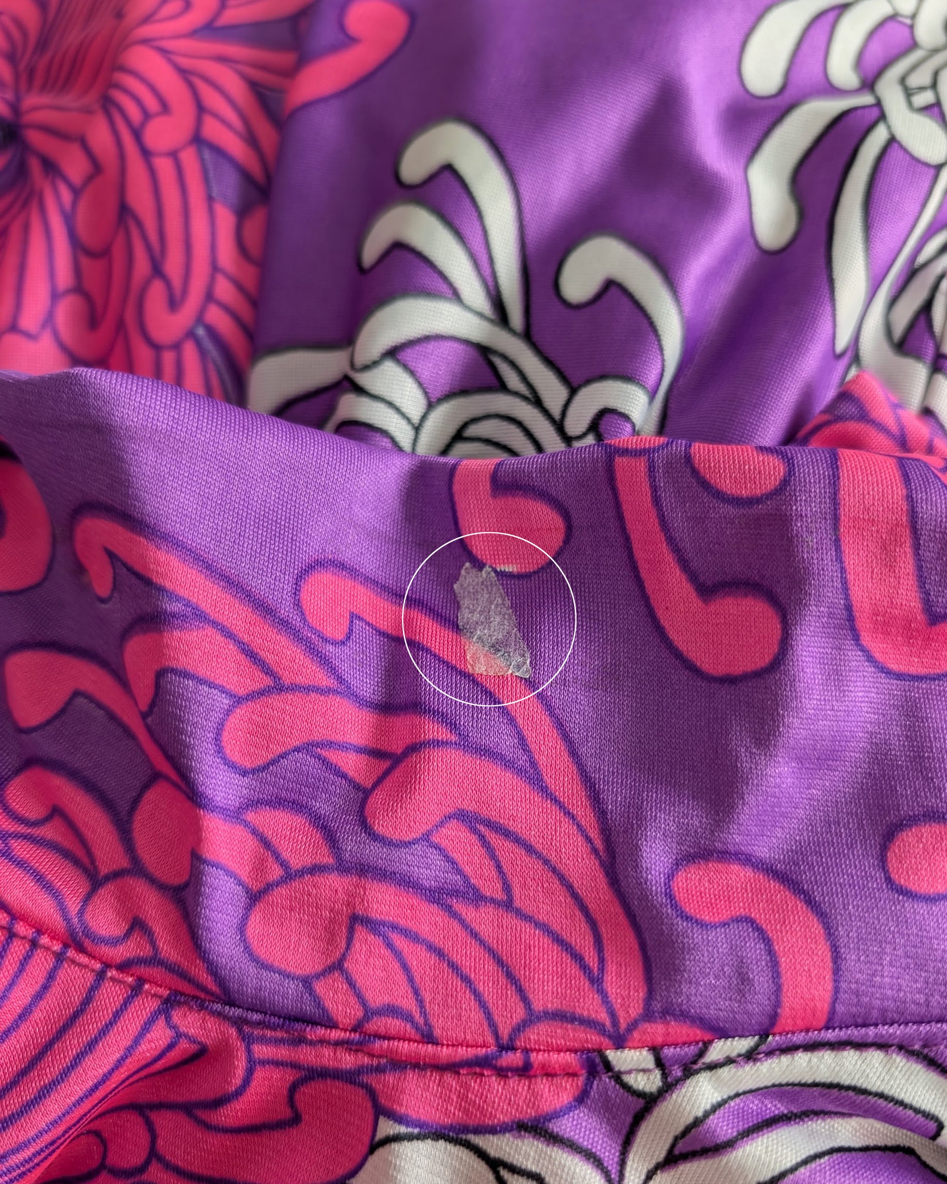 close up of the adhesive on the back of the collar 