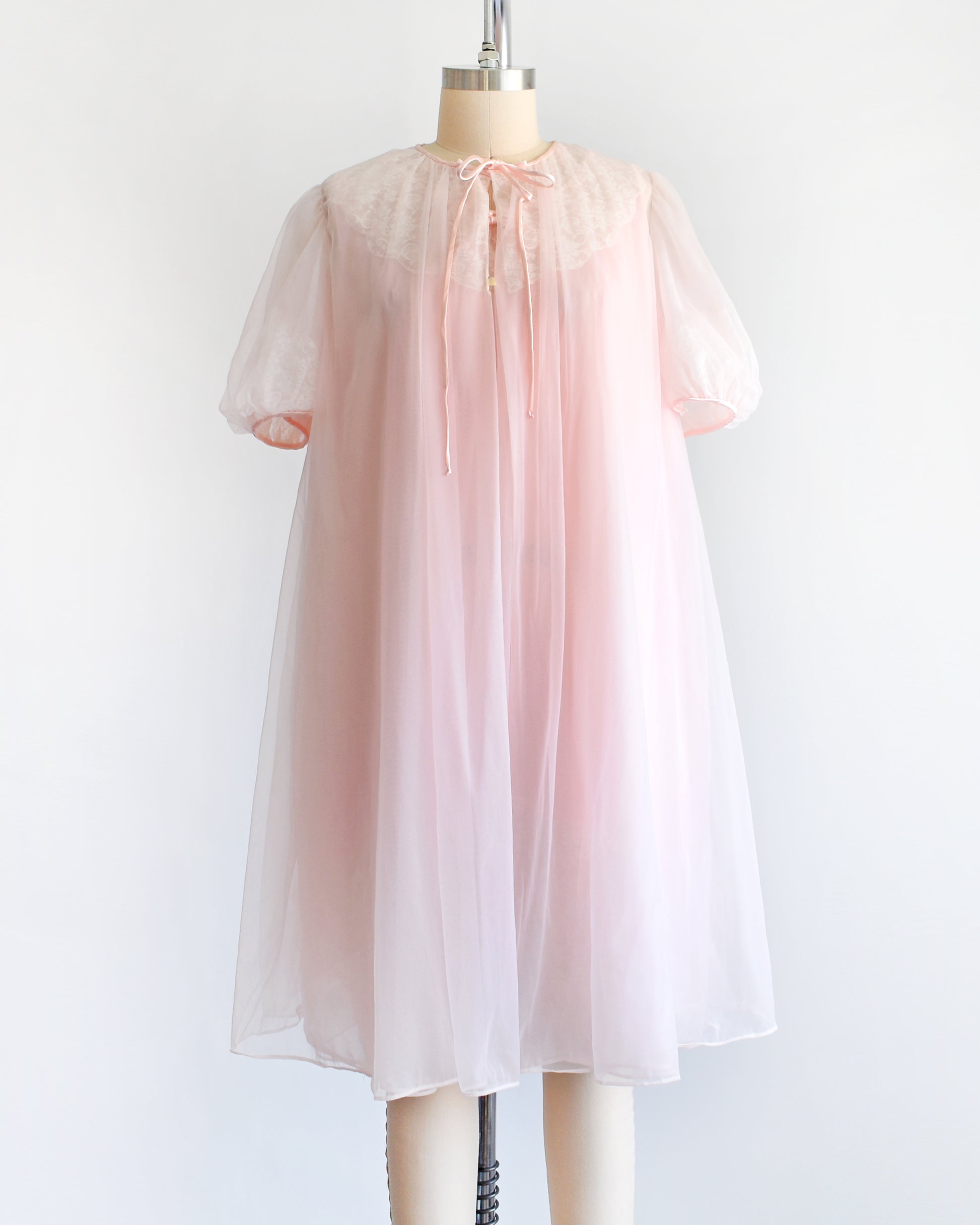 Vintage 1960s Pink Double Chiffon Lace Peignoir Set large
