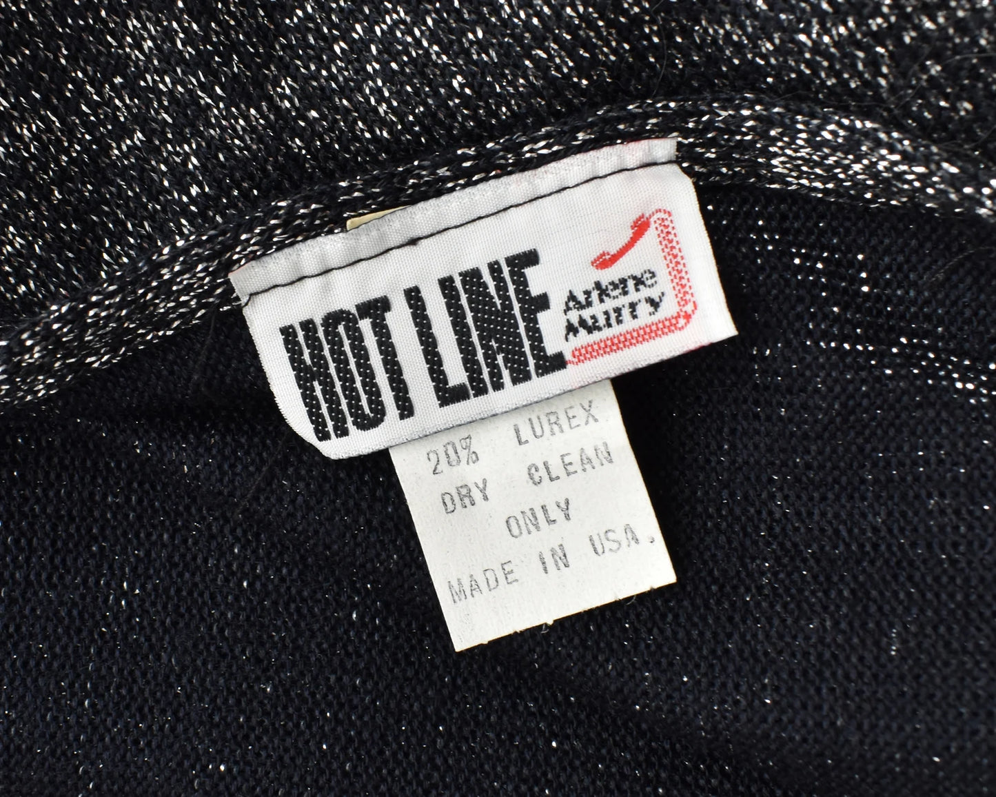 Close up of the tag which says Hot Line Arlene Murry 