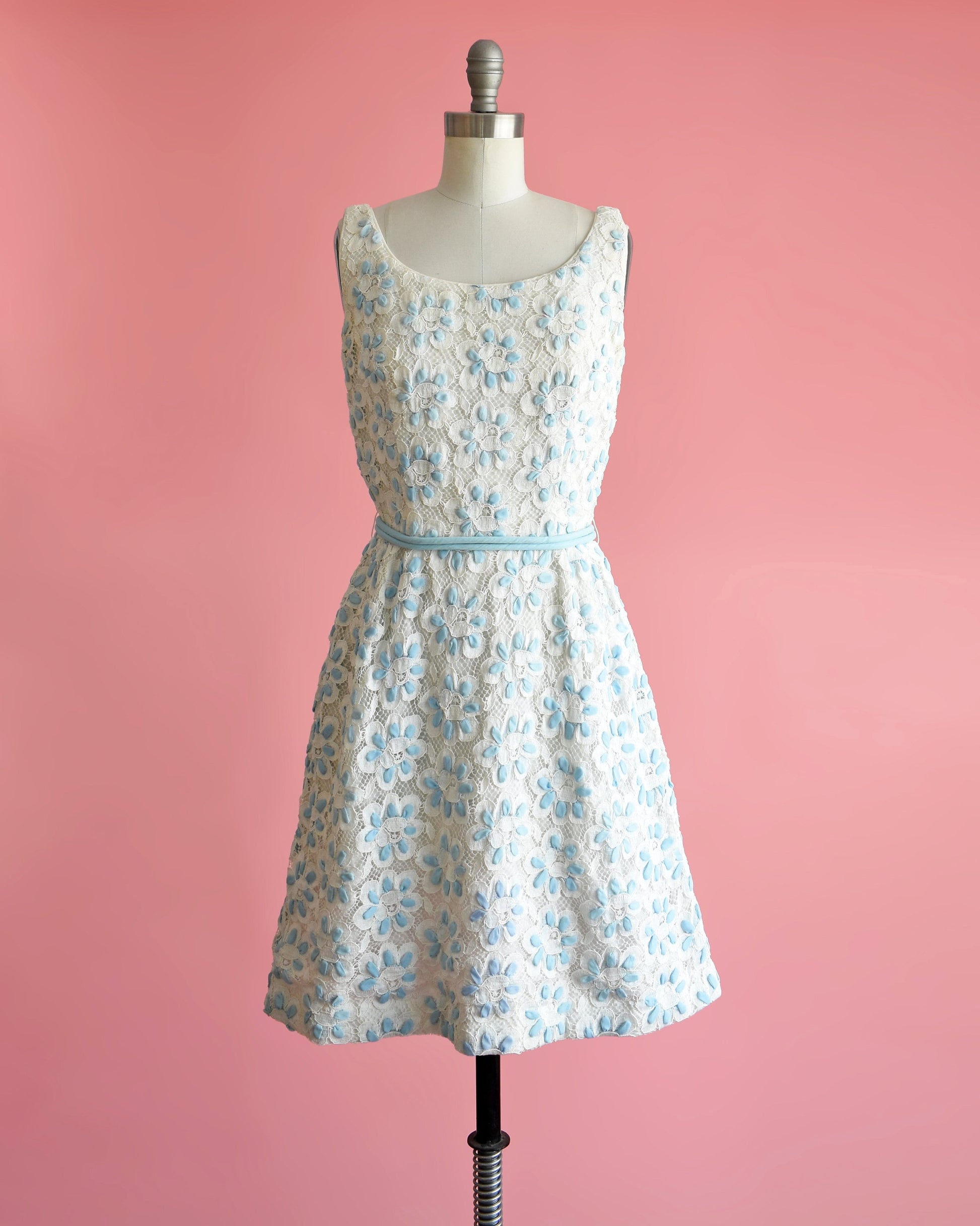 Vintage 1960s White & Blue Floral Lace Cocktail Dress by Miss Elliette Rust Belt Threads Vintage 1960s White & Blue Floral Lace Cocktail Dress by Miss Elliette Rust Belt Threads